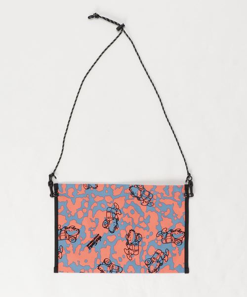 FABRICK(ファブリック)の「FABRICK【WILD THIGS×GASIUS】FLAT SHOULDER BAG L(ショルダーバッグ・メンズ・マルチ・ONE SIZE)」の2枚目の写真