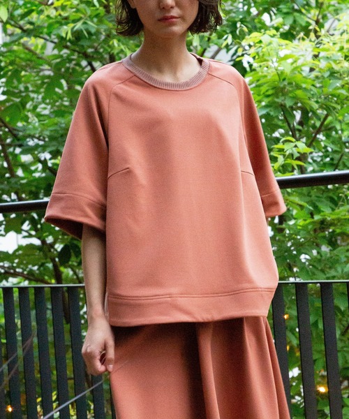 AVIE（アビィ）の「ミニ裏毛ラグランスリーブトツプス（Tシャツ/カットソー・レディース・オフホワイト/レンガ/ブラック・38）」の1枚目の写真