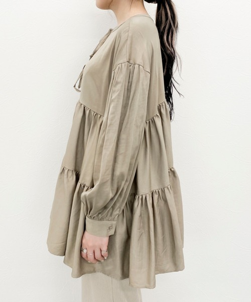 EPIMI E'PIMMY（エピミエピミー）の「3wayティアードチュニックブラウス（シャツ/ブラウス・レディース・ベージュ/ブラック/オフホワイト/グレー系その他・MEDIUM）」の18枚目の写真