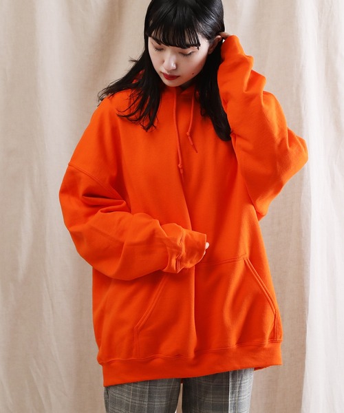 GILDAN(ギルダン)の「GILDAN / ギルダン USAオーバーサイズ ロングスリーブ プルオーバー パーカー / 裏起毛(パーカー・メンズ・ホワイト/ブラック/ダークグリーン/パープル/ネイビー/レッド/ピンク/イエロー/オレンジ/インディゴブルー/サンドベージュ/ヘザーグレー/杢グレー/グリーン系その他/ブルー系その他/マルーン/ロイヤルブルー/チャコール/グリーン系その他2・SMALL/MEDIUM/LARGE/X-LARGE)」の19枚目の写真