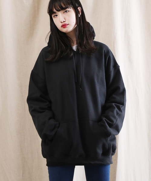 GILDAN(ギルダン)の「GILDAN / ギルダン USAオーバーサイズ ロングスリーブ プルオーバー パーカー / 裏起毛(パーカー・メンズ・ホワイト/ブラック/ダークグリーン/パープル/ネイビー/レッド/ピンク/イエロー/オレンジ/インディゴブルー/サンドベージュ/ヘザーグレー/杢グレー/グリーン系その他/ブルー系その他/マルーン/ロイヤルブルー/チャコール/グリーン系その他2・SMALL/MEDIUM/LARGE/X-LARGE)」の2枚目の写真