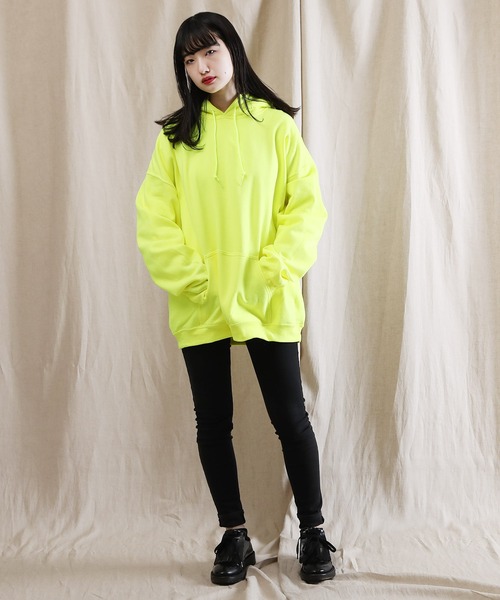 GILDAN(ギルダン)の「GILDAN / ギルダン USAオーバーサイズ ロングスリーブ プルオーバー パーカー / 裏起毛(パーカー・メンズ・ホワイト/ブラック/ダークグリーン/パープル/ネイビー/レッド/ピンク/イエロー/オレンジ/インディゴブルー/サンドベージュ/ヘザーグレー/杢グレー/グリーン系その他/ブルー系その他/マルーン/ロイヤルブルー/チャコール/グリーン系その他2・SMALL/MEDIUM/LARGE/X-LARGE)」の21枚目の写真