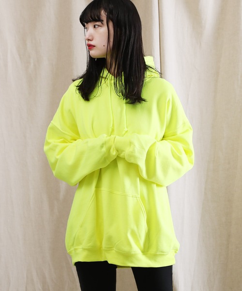 GILDAN(ギルダン)の「GILDAN / ギルダン USAオーバーサイズ ロングスリーブ プルオーバー パーカー / 裏起毛(パーカー・メンズ・ホワイト/ブラック/ダークグリーン/パープル/ネイビー/レッド/ピンク/イエロー/オレンジ/インディゴブルー/サンドベージュ/ヘザーグレー/杢グレー/グリーン系その他/ブルー系その他/マルーン/ロイヤルブルー/チャコール/グリーン系その他2・SMALL/MEDIUM/LARGE/X-LARGE)」の20枚目の写真