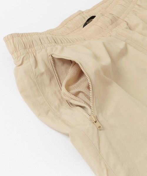 NIKE SB（ナイキエスビー）の「NIKE SB　Graphic Skate Track Pants（その他パンツ・メンズ・ブラック/ベージュ系その他・MEDIUM/LARGE）」の3枚目の写真