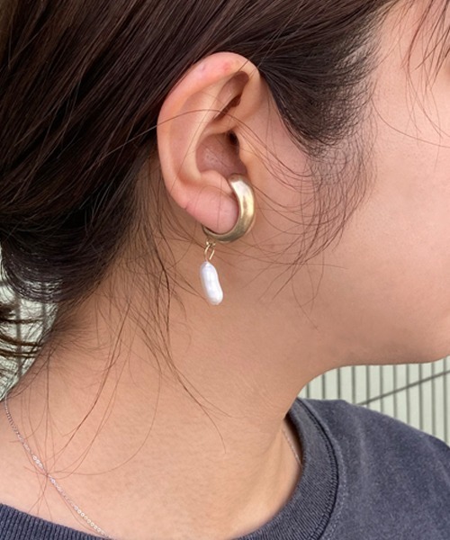 Factor=（ファクターイコール）の「パールフープピアス（ピアス（両耳用）・レディース・アンティークシルバー/アンティークゴールド・FREE）」の4枚目の写真