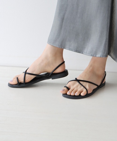 BLUEEAST(ブルーイースト)の「ふかふか2WAYストラップフラットサンダル(サンダル・レディース・オフホワイト/ブラック・MEDIUM/LARGE)」の7枚目の写真