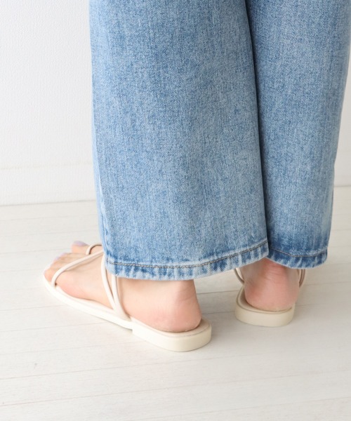 BLUEEAST(ブルーイースト)の「ふかふか2WAYストラップフラットサンダル(サンダル・レディース・オフホワイト/ブラック・MEDIUM/LARGE)」の12枚目の写真