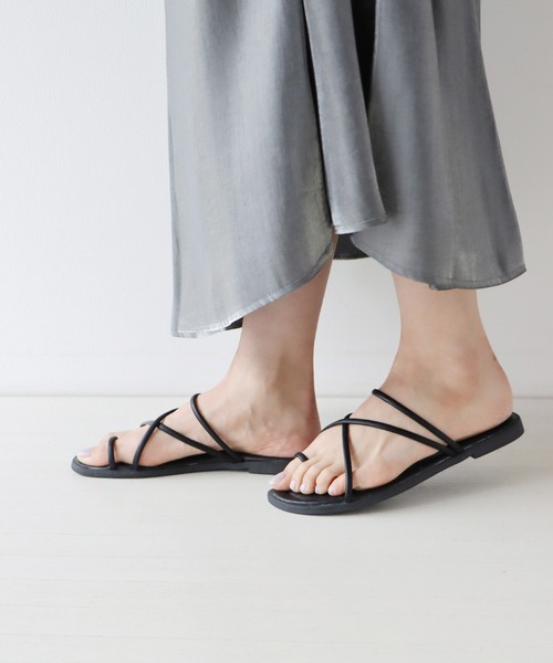 BLUEEAST(ブルーイースト)の「ふかふか2WAYストラップフラットサンダル(サンダル・レディース・オフホワイト/ブラック・MEDIUM/LARGE)」の19枚目の写真