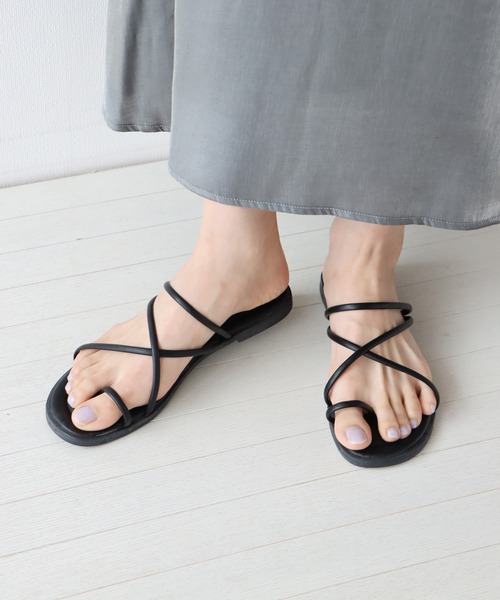 BLUEEAST(ブルーイースト)の「ふかふか2WAYストラップフラットサンダル(サンダル・レディース・オフホワイト/ブラック・MEDIUM/LARGE)」の17枚目の写真