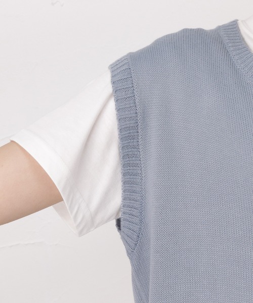NAVY(ネイビー)の「キーネックベスト 半袖Tシャツ アンサンプル(Tシャツ/カットソー・レディース・ライトグレー/サックスブルー/アイボリー・フリー)」の4枚目の写真