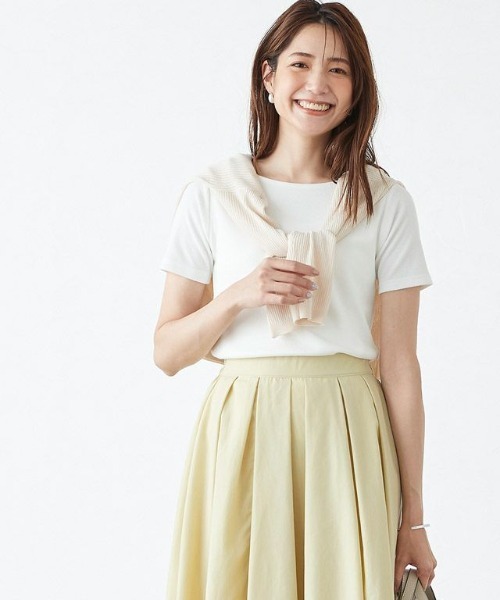 Pierrot(ピエロ)の「ネックが選べる半袖テレコリブカットソー(Tシャツ/カットソー・レディース・ブラック/ネイビー/オフホワイト/ブルー/モカ/ホワイト系その他/ブラック系その他/杢グレー/ピンクベージュ/グレー系その他/ブラウン系その他/ブルー系その他/ブルー系その他2/ピンク系その他・M/L)」の2枚目の写真