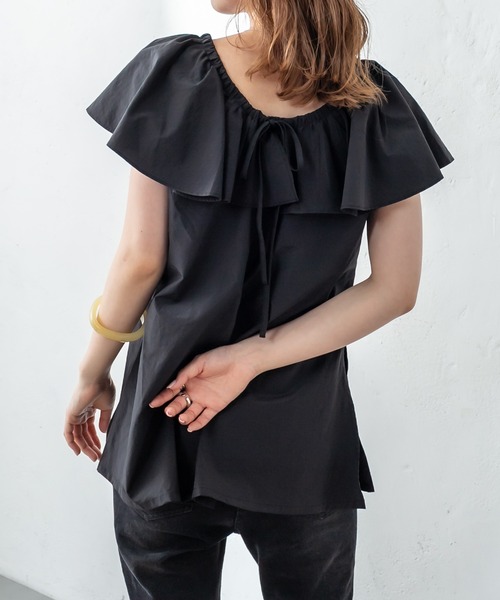 mystic(ミスティック)の「ノースリラッフルブラウス(シャツ/ブラウス・レディース・オフホワイト/ブラック/ブラウン・FREE)」の2枚目の写真