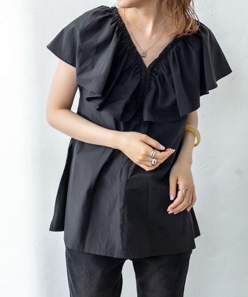 mystic(ミスティック)の「ノースリラッフルブラウス(シャツ/ブラウス・レディース・オフホワイト/ブラック/ブラウン・FREE)」の6枚目の写真