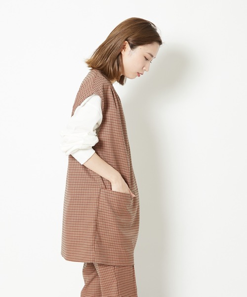 CIAOPANIC（チャオパニック）の「Vネックショルダータックジレ/セットアップ着用可能（ベスト・レディース・ブラウン/ピンク/グリーン・FREE）」の14枚目の写真