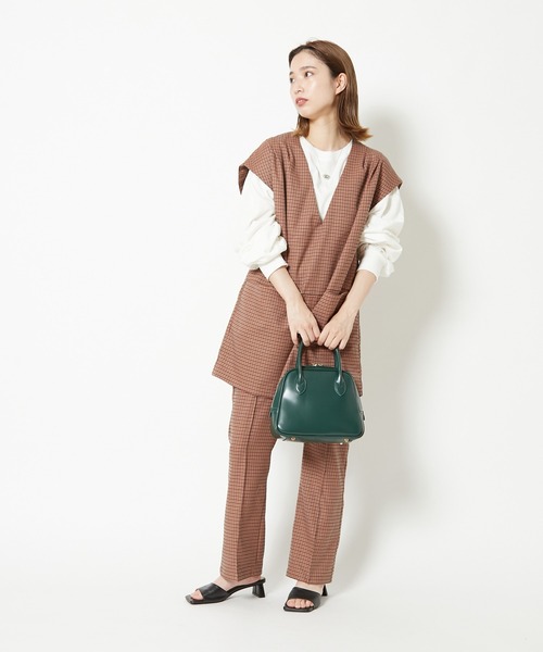 CIAOPANIC（チャオパニック）の「Vネックショルダータックジレ/セットアップ着用可能（ベスト・レディース・ブラウン/ピンク/グリーン・FREE）」の4枚目の写真