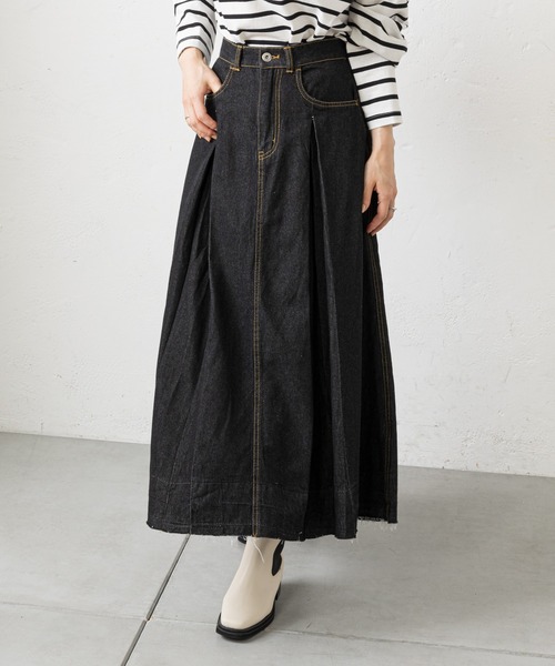 prose verse(プロズヴェール)の「インバーテッドプリーツデニムフレアスカート(デニムスカート・レディース・ブラック/ブルー・MEDIUM)」の4枚目の写真