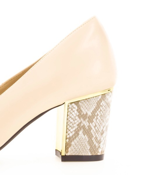 RANDA（ランダ）の「ストレスフリー/デザインヒールポインテッドトゥパンプス（パンプス・レディース・ブラック/アイボリー/ダークベージュ・23/22.5/23.5/24/24.5/25/25.5/22）」の18枚目の写真