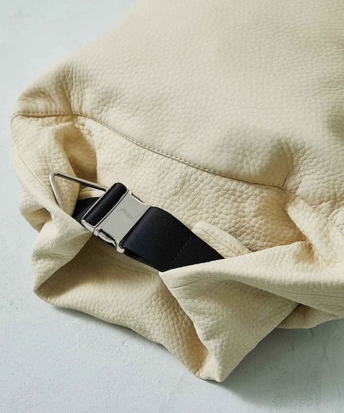 CITY TOKYO（シティトウキョウ）の「ロールトップバックパック（ショルダーバッグ・メンズ・ブラック/ホワイト・FREE）」の19枚目の写真