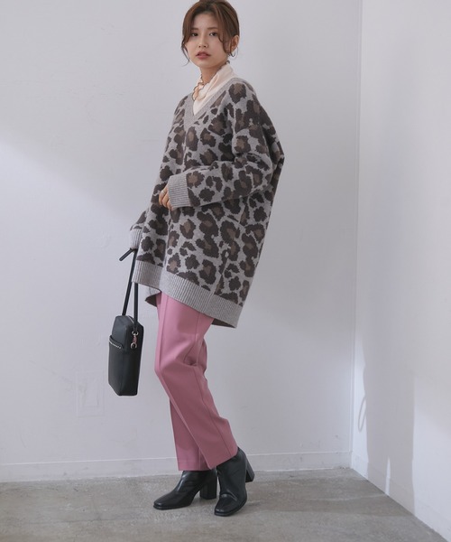 vis-`a-vis（ビサビ）の「【WEB限定】ゆったりシルエット。レオパードジャガードVネックプルオーバー（ニット/セーター・レディース・ベージュ/グレー・FREE）」の7枚目の写真