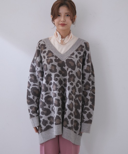 vis-`a-vis（ビサビ）の「【WEB限定】ゆったりシルエット。レオパードジャガードVネックプルオーバー（ニット/セーター・レディース・ベージュ/グレー・FREE）」の9枚目の写真