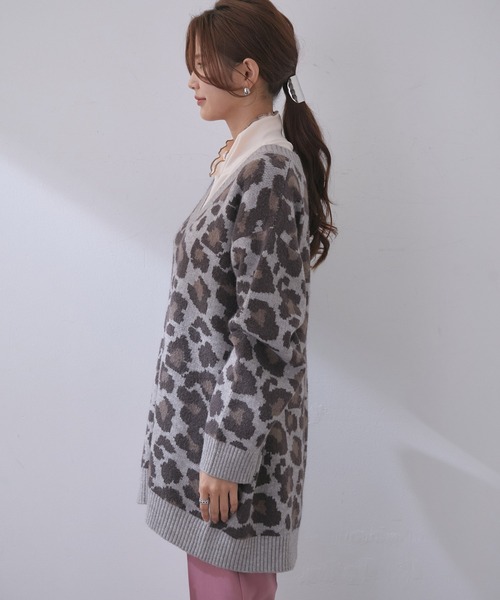 vis-`a-vis（ビサビ）の「【WEB限定】ゆったりシルエット。レオパードジャガードVネックプルオーバー（ニット/セーター・レディース・ベージュ/グレー・FREE）」の10枚目の写真