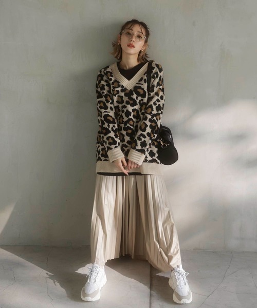 vis-`a-vis（ビサビ）の「【WEB限定】ゆったりシルエット。レオパードジャガードVネックプルオーバー（ニット/セーター・レディース・ベージュ/グレー・FREE）」の19枚目の写真