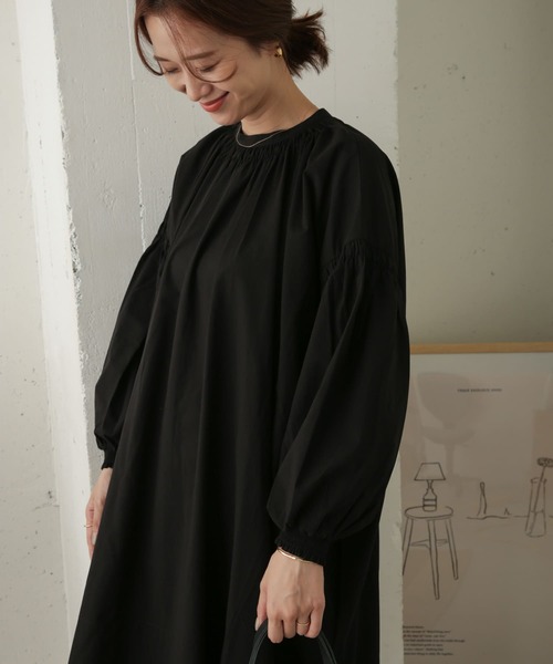 URBAN RESEARCH DOORS（アーバンリサーチドアーズ）の「シャーリングギャザーチュニックワンピース（ワンピース・レディース・モカ/ブラック・ONE）」の13枚目の写真