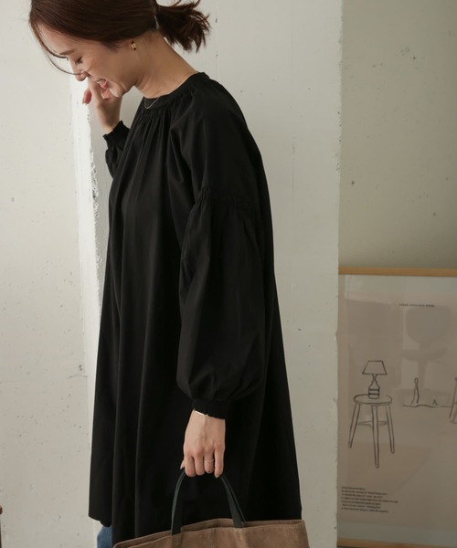 URBAN RESEARCH DOORS（アーバンリサーチドアーズ）の「シャーリングギャザーチュニックワンピース（ワンピース・レディース・モカ/ブラック・ONE）」の17枚目の写真