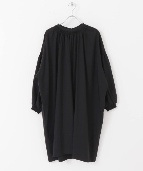 URBAN RESEARCH DOORS（アーバンリサーチドアーズ）の「シャーリングギャザーチュニックワンピース（ワンピース・レディース・モカ/ブラック・ONE）」の6枚目の写真