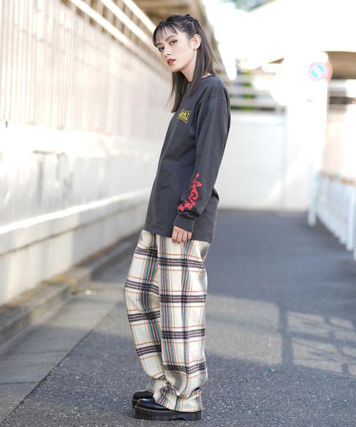 X-girl(エックスガール)の「FLOWERS LOGO L/S TEE(Tシャツ/カットソー・レディース・ベージュ/ホワイト/チャコール・S/XL/M/L)」の21枚目の写真