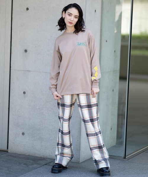 X-girl(エックスガール)の「FLOWERS LOGO L/S TEE(Tシャツ/カットソー・レディース・ベージュ/ホワイト/チャコール・S/XL/M/L)」の19枚目の写真