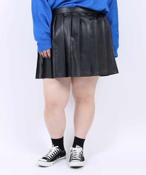 PUNYUS（プニュズ）の「合皮プリーツミニスカート（スカート・レディース・オフホワイト/ブラック/ダークオレンジ・3/1/4/2）」の14枚目の写真