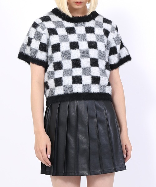 PUNYUS（プニュズ）の「合皮プリーツミニスカート（スカート・レディース・オフホワイト/ブラック/ダークオレンジ・3/1/4/2）」の11枚目の写真