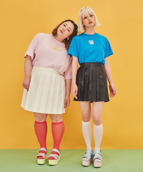 PUNYUS（プニュズ）の「合皮プリーツミニスカート（スカート・レディース・オフホワイト/ブラック/ダークオレンジ・3/1/4/2）」の13枚目の写真