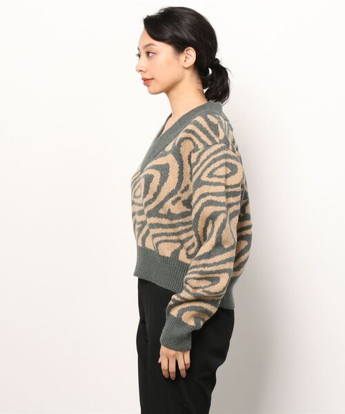 MAISON SCOTCH(メゾンスコッチ)の「Vネックデザインニット【163837】(ニット/セーター・レディース・ブラック系その他・X-SMALL/SMALL)」の6枚目の写真