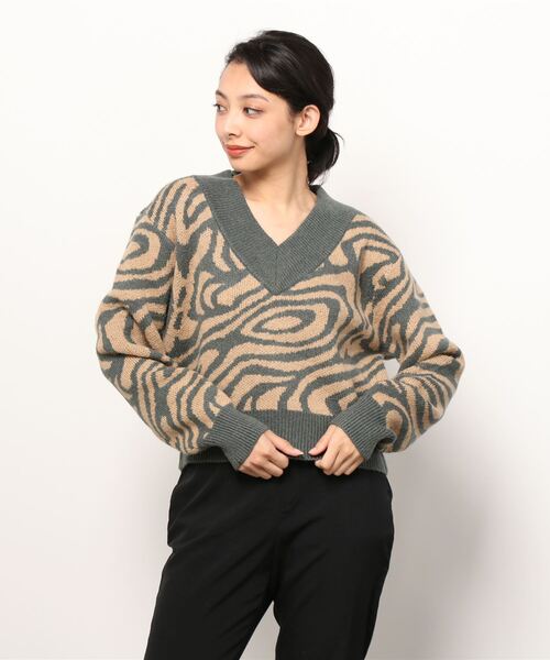MAISON SCOTCH(メゾンスコッチ)の「Vネックデザインニット【163837】(ニット/セーター・レディース・ブラック系その他・X-SMALL/SMALL)」の5枚目の写真
