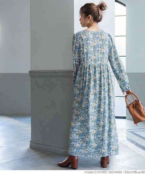 coca（coca）（コカ）の「ブルーフラワーワンピース（ワンピース・レディース・ブルー・M/L）」の3枚目の写真