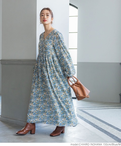 coca（coca）（コカ）の「ブルーフラワーワンピース（ワンピース・レディース・ブルー・M/L）」の4枚目の写真