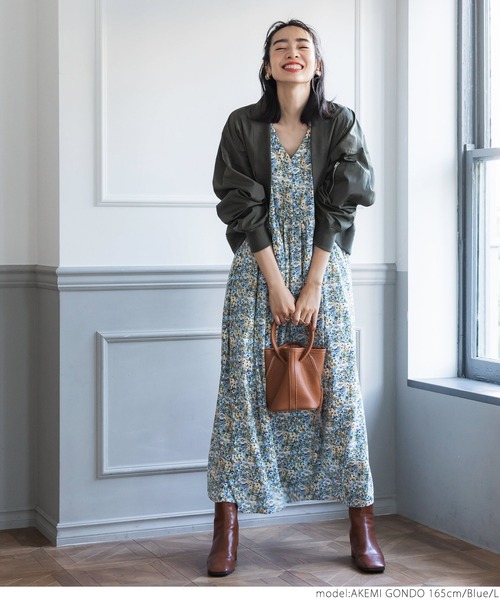 coca（coca）（コカ）の「ブルーフラワーワンピース（ワンピース・レディース・ブルー・M/L）」の13枚目の写真