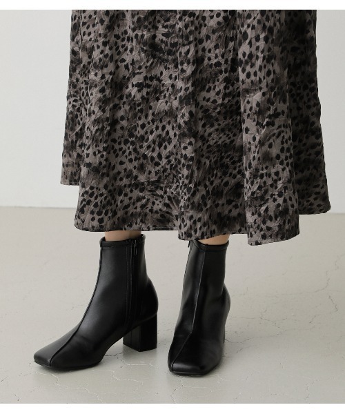 AZUL by moussy（アズールバイマウジー）の「CENTER SEAM SQUARE BOOTS/センターシームスクエアブーツ（ブーツ・レディース・アイボリー/イエロー/ブラック・LARGE/MEDIUM/SMALL）」の11枚目の写真