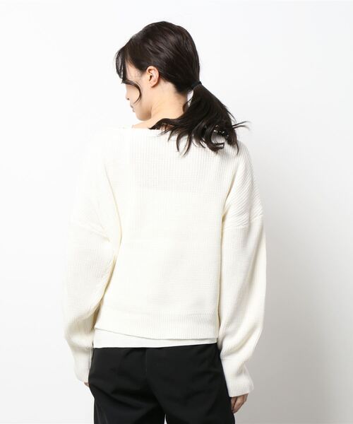 AZUL by moussy(アズールバイマウジー)の「2WAY FRONT TWIST SET KNIT TOPS/ツーウェイツイストセットニットトップス(ニット/セーター・レディース・ライトイエロー/ブラック/オフホワイト/スモークピンク・MEDIUM/SMALL)」の6枚目の写真