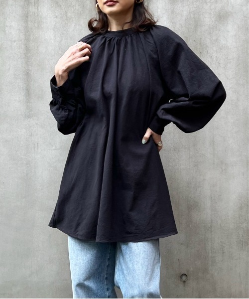 y/m by Yukie(イムバイユキエ)の「スタンドカラーギャザーチュニック(シャツ/ブラウス・レディース・ブラック/オフホワイト/カーキ・FREE)」の18枚目の写真