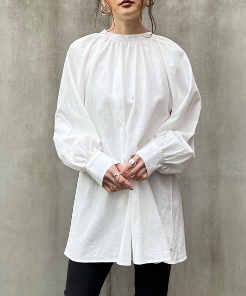 y/m by Yukie(イムバイユキエ)の「スタンドカラーギャザーチュニック(シャツ/ブラウス・レディース・ブラック/オフホワイト/カーキ・FREE)」の5枚目の写真