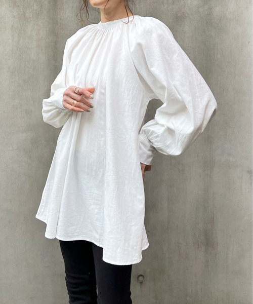 y/m by Yukie(イムバイユキエ)の「スタンドカラーギャザーチュニック(シャツ/ブラウス・レディース・ブラック/オフホワイト/カーキ・FREE)」の6枚目の写真