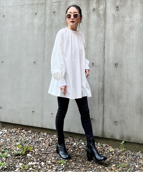 y/m by Yukie(イムバイユキエ)の「スタンドカラーギャザーチュニック(シャツ/ブラウス・レディース・ブラック/オフホワイト/カーキ・FREE)」の16枚目の写真