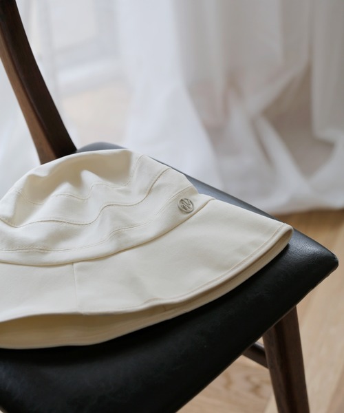 Lamoa(ラモア)の「Lamoa/ワンポイント シンプル バケットハット(ハット・レディース・ホワイト/ブラック/ブラウン・FREE)」の5枚目の写真