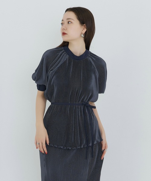 TINA:JOJUN(ティーナジョジュン)の「プリーツ ボリュームブラウス TINA:JOJUN(シャツ/ブラウス・レディース・ピンクベージュ/ブルーグレー・M)」の2枚目の写真