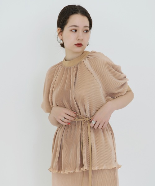 TINA:JOJUN(ティーナジョジュン)の「プリーツ ボリュームブラウス TINA:JOJUN(シャツ/ブラウス・レディース・ピンクベージュ/ブルーグレー・M)」の4枚目の写真