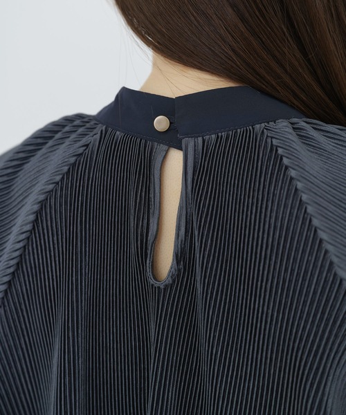 TINA:JOJUN(ティーナジョジュン)の「プリーツ ボリュームブラウス TINA:JOJUN(シャツ/ブラウス・レディース・ピンクベージュ/ブルーグレー・M)」の21枚目の写真