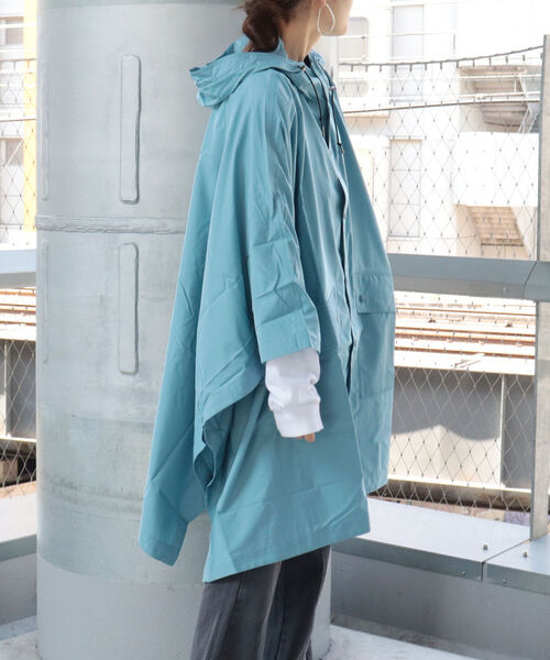 Traditional Weatherwear（トラディショナルウェザーウェア）の「【TRADITIONAL WEATHERWEAR/トラディショナル ウェザーウェア】RENFREW パッカブルレインコート（レインコート/ポンチョ・レディース・ブラック/ベージュ/レッド/サックスブルー・MEDIUM）」の10枚目の写真